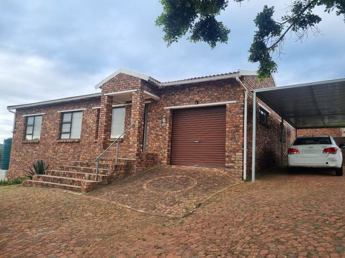 For Sale: House in Strelitzia Park with 3 bedrooms, braai area, and open-plan living.