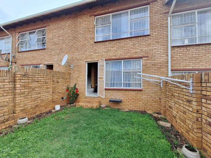 Noordheuwel Townhouse For Sale: 2 beds, private garden, secure complex, near amenities.