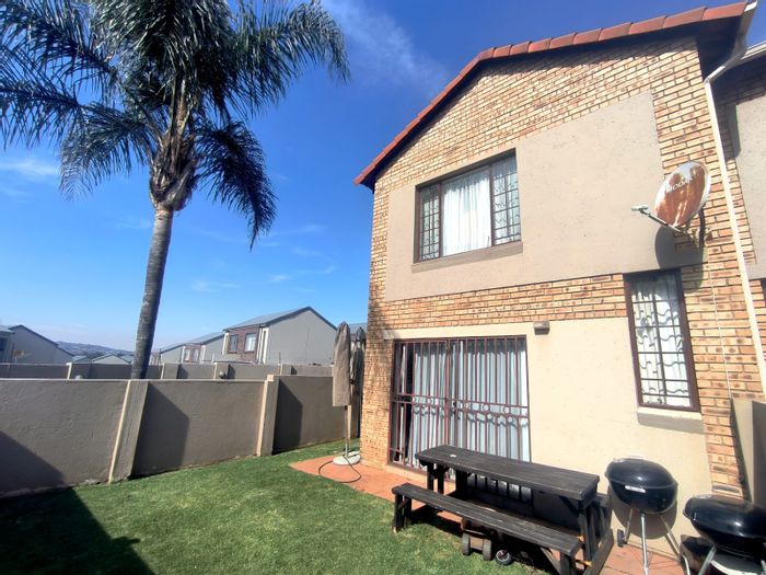 2-Bedroom Townhouse To Rent in Noordheuwel with garden, secure complex, and pet-friendly.