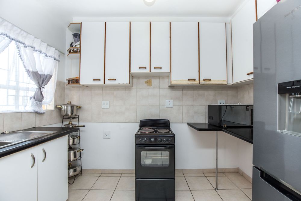 Fully fitted kitchen