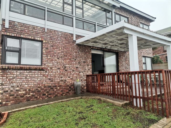 2 Bedroom Apartment with Sea View to Rent in Dana Bay – Secure, pet-friendly living.