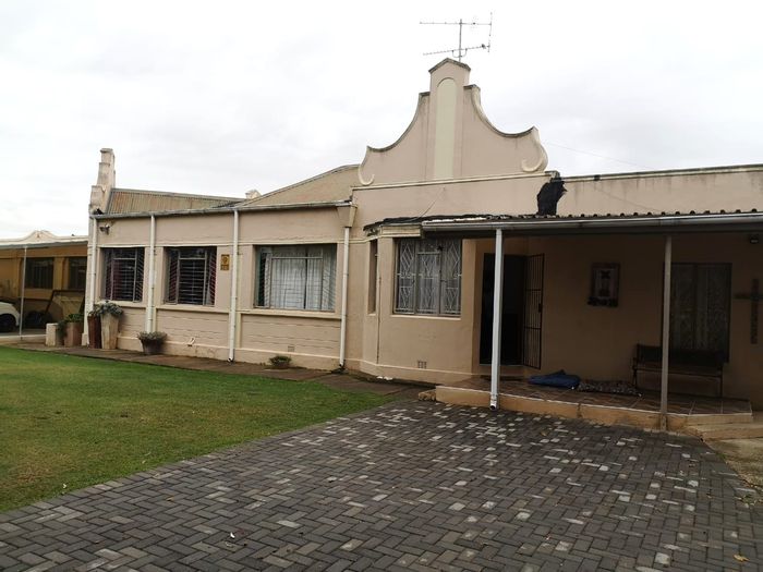 Spacious Retief house with pool, flatlets, and extensive outdoor amenities for sale.