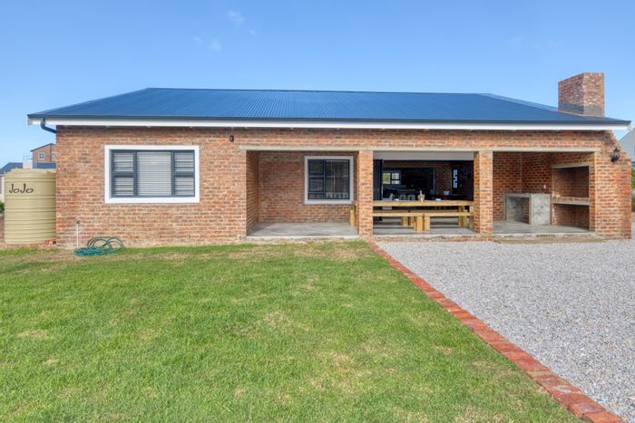 For Sale: House in Oceanview Heights with 3 beds, 2 baths, and outdoor braai.