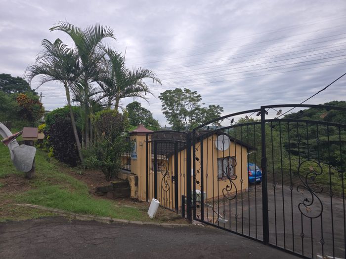 Northdene House For Sale: 2 beds, pet-friendly garden, security features, ample parking.