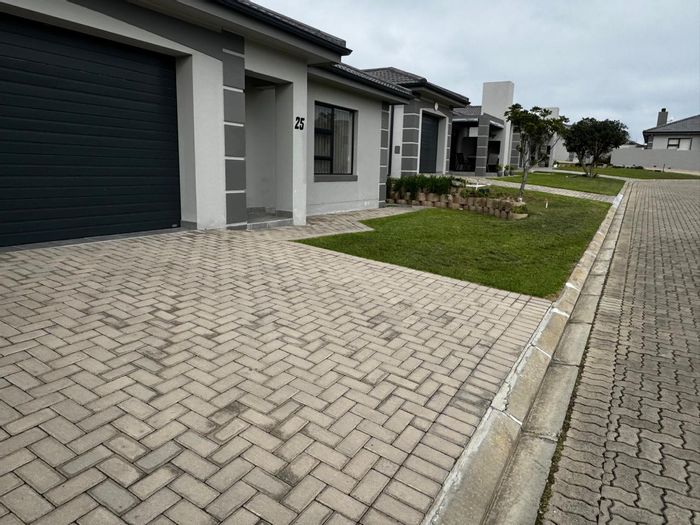 Tergniet Townhouse For Sale: 3 bedrooms, secure living, close to George and Mossel Bay.