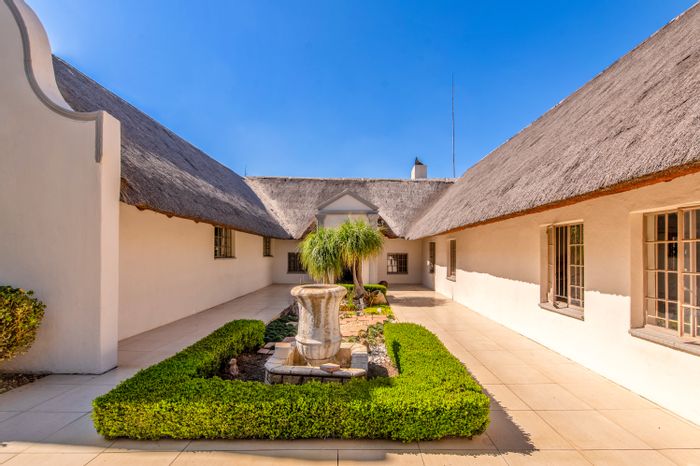 Equestrian small holding for sale in Sun Valley with multiple dwellings and facilities.