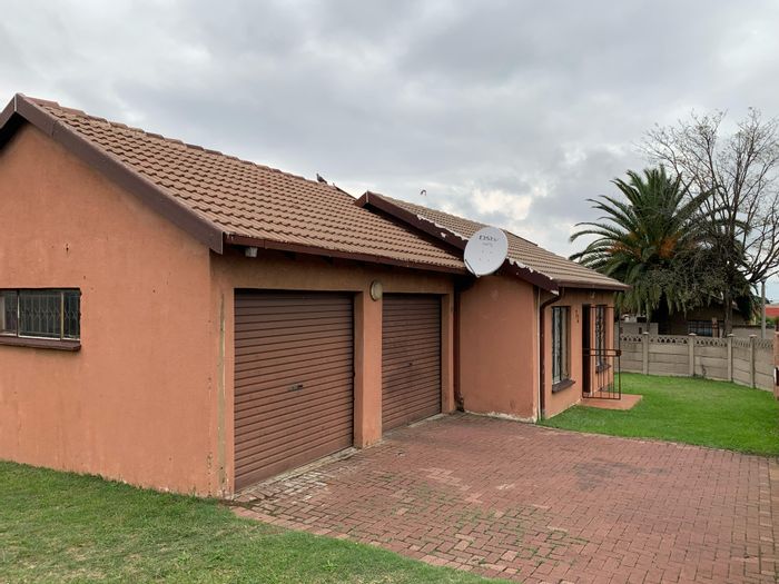 2-Bedroom House For Sale in Witbank Ext 8 with spacious yard and amenities nearby.