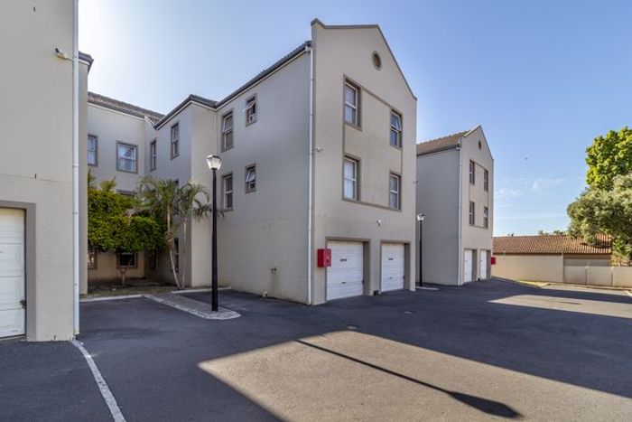 3-bedroom apartment in Wellington Central, ideal for student sharing, to rent.