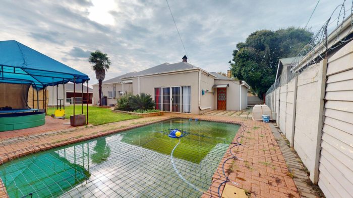 Spacious Potchefstroom Central house for sale with dual living and investment potential.