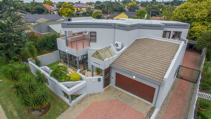 For Sale: House in Marais Steyn Park with 4 bedrooms, study, and double garage.
