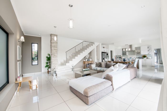 For Sale: House in Copperleaf Estate with 5 bedrooms, chef's kitchen, expansive garden.