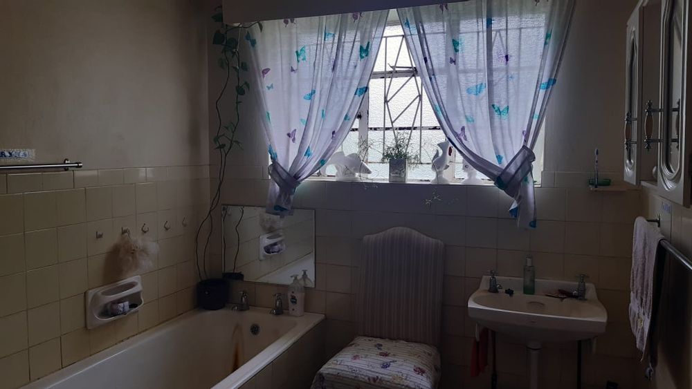 Bath, Basin (Large BIC)