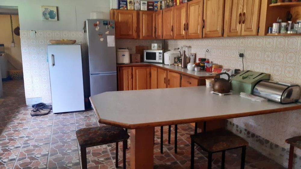 Spacious Kitchen with Wooed BIC