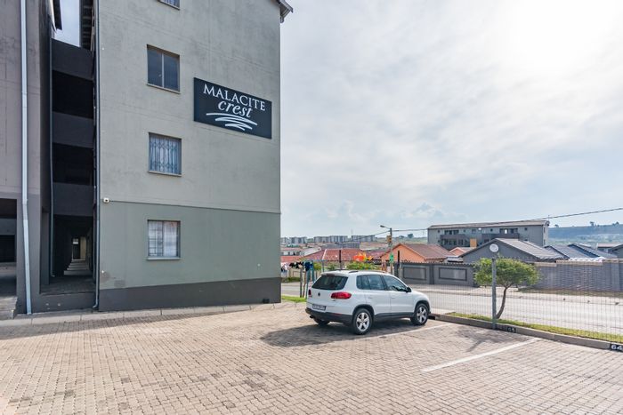 Fleurhof Apartment For Sale: 2-bed, secure complex, near amenities and transport.