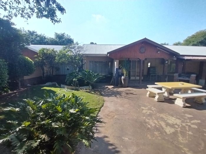 For Sale: House in Oos Einde with nursery, rental flats, and car wash.