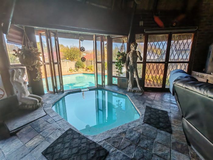 For Sale: House in Sasolburg Ext 11 with pool, Lapa, and ample parking.