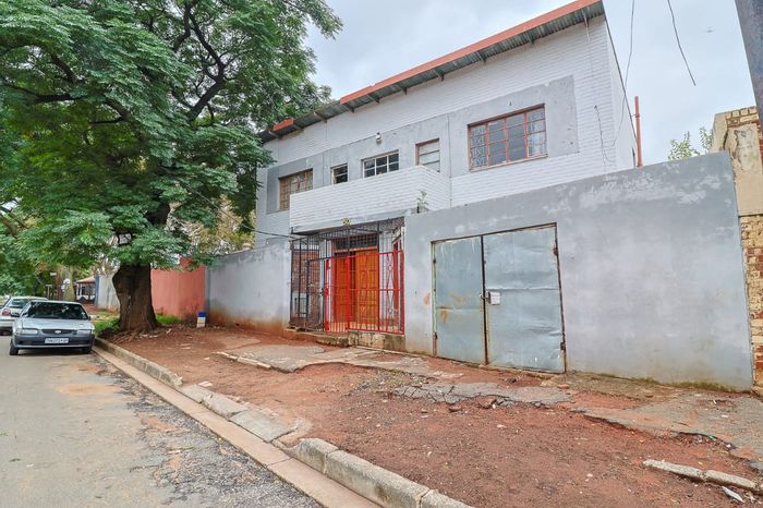 Denver House For Sale: 13 bedrooms, 6 bathrooms, fully tenanted investment opportunity.