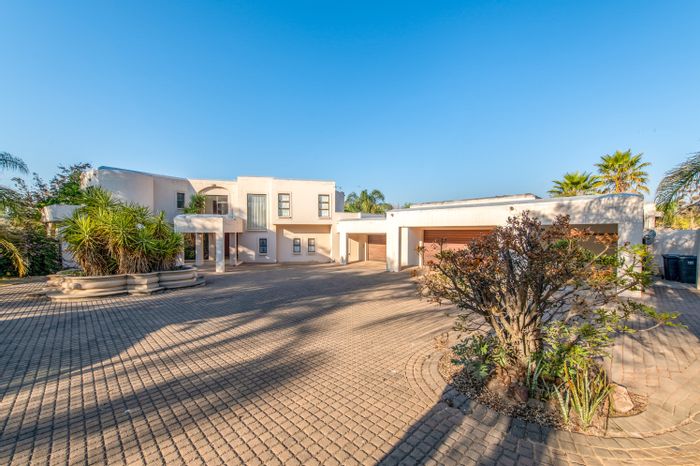 Kyalami AH House For Sale: Features pool, office cottage, and spacious entertainment areas.