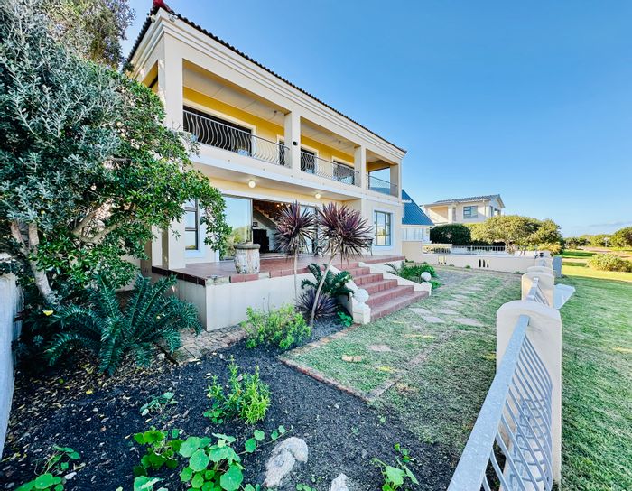 Vermont House For Sale: 4 bedrooms, ocean views, double garage, and entertainment spaces.