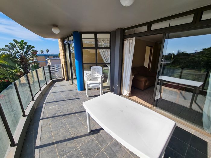 For Sale: Apartment in Jeffreys Bay Central with sea views, parking, and balcony.