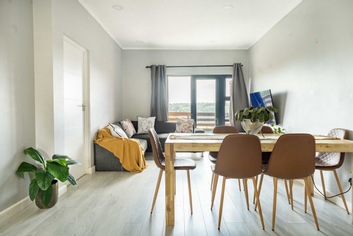 Cotswold Fenns Apartment For Sale: 2 beds, pool, gym, nature views, secure estate.