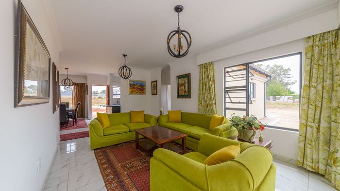 Heatherview House For Sale: 3 beds, 2 baths, double garage in secure estate.