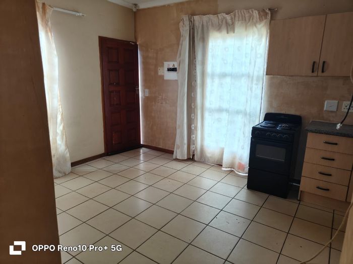 For Sale: 2-Bedroom House in Promosa with open-plan living and outdoor space.