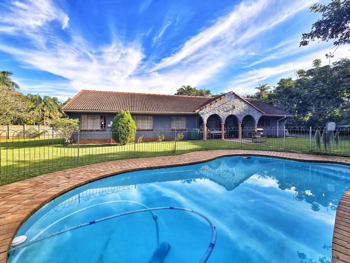 House For Sale in Kwambonambi Central: 3 beds, pool, large garden, garage.