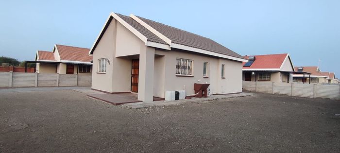 For Sale: 2-bedroom house in Freedom Park with spacious yard and parking.