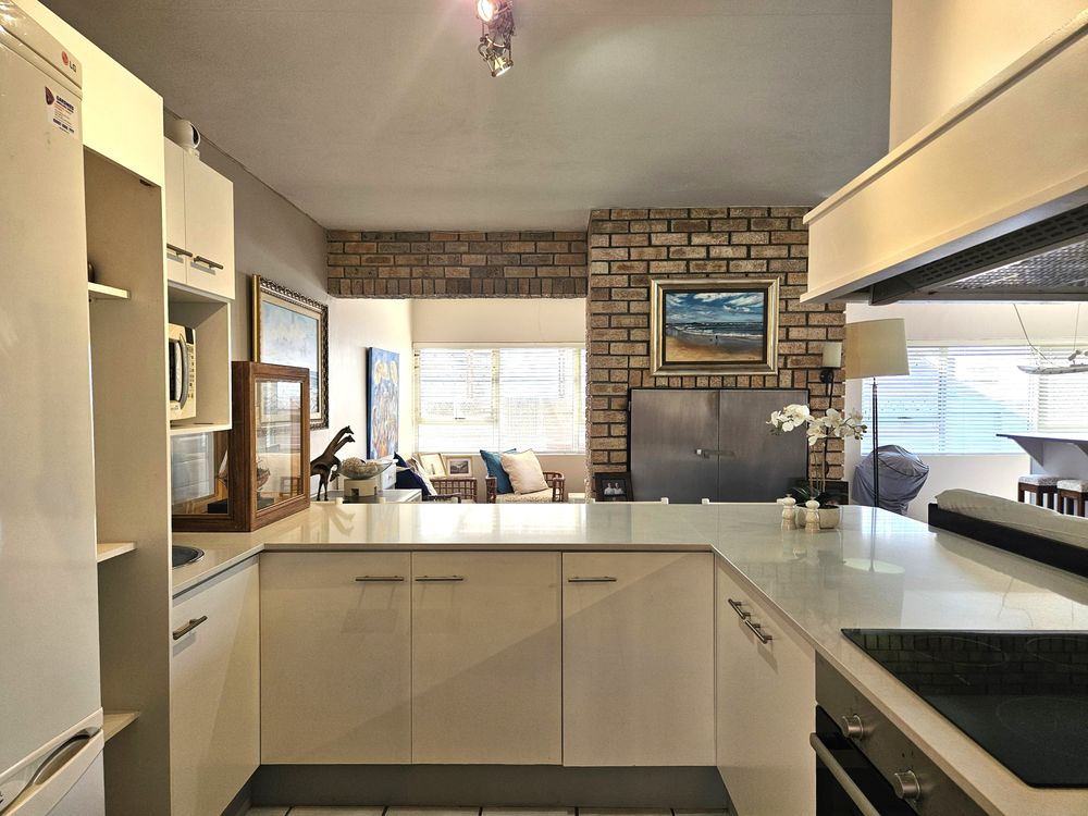 Open kitchen and built-in braai