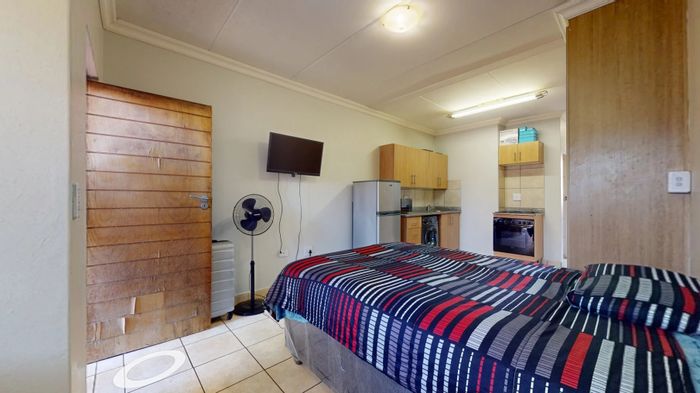 Die Bult Apartment For Sale: Secure complex, parking, and convenient bachelor studio amenities.