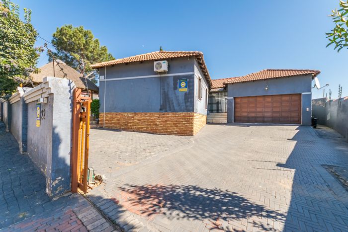 For Sale: Spacious 4-Bedroom House in Cosmo City with Security Features and Lapa.