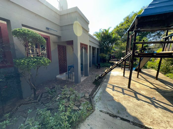 Versatile Bo Dorp house for sale: classrooms, office, kitchen, large carport.