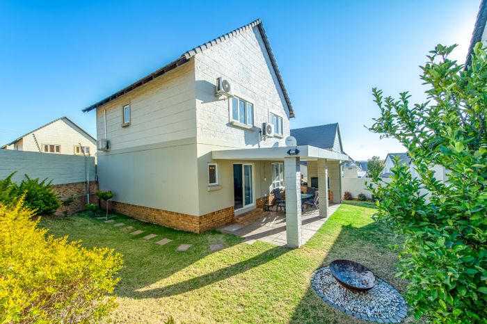 Kyalami Townhouse For Sale: 3 Bedrooms, 24-hour security, pet-friendly, double garage.