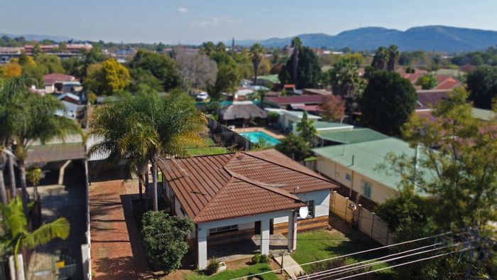 For Sale: Spacious Gezina house with 3 bedrooms, flatlet, and expansive yard.