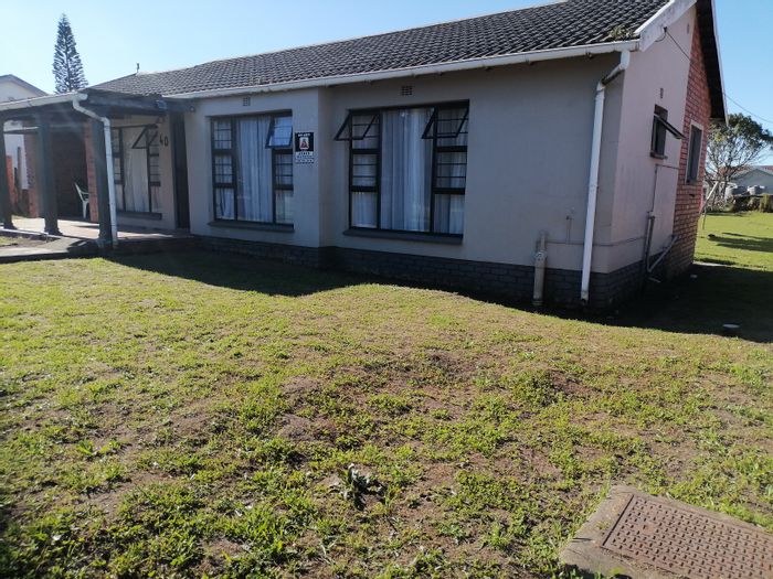 Berlin House For Sale: 3 Bedrooms, 2 Bathrooms, Large Yard, Close to Schools.