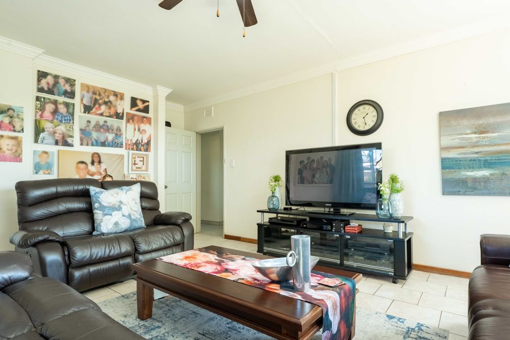 2nd lounge / Bedroom 3