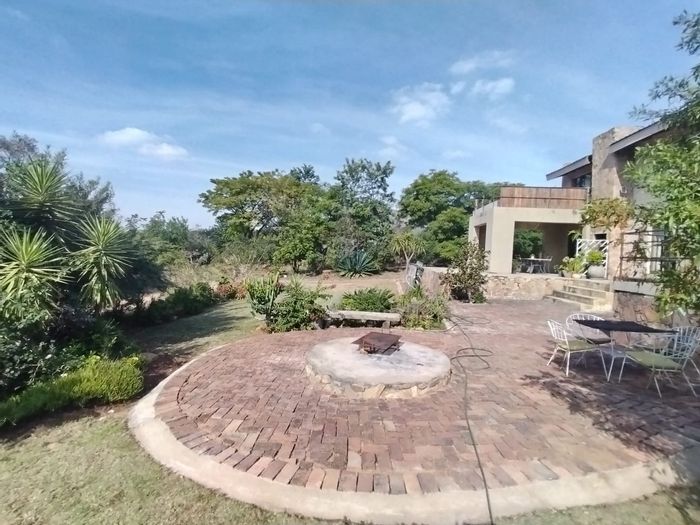 House For Sale in Utopia Nature Estate: 3 Bedrooms, pools, tennis court, hiking trails.