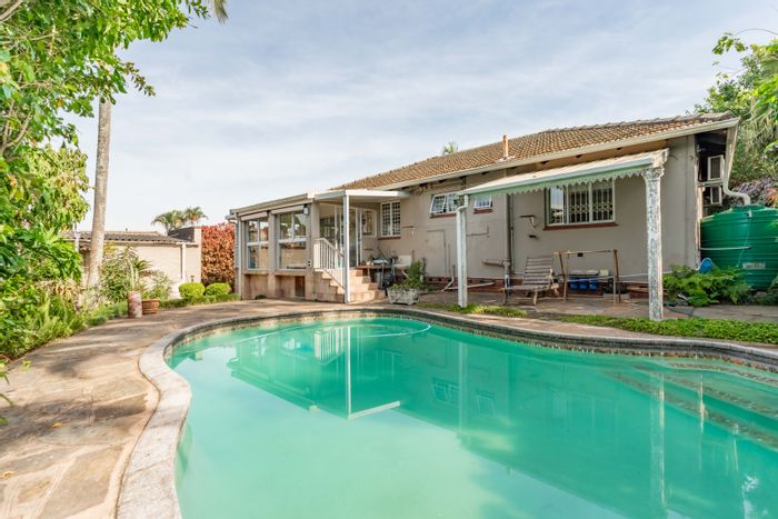 For Sale: House in Hatton Estate with pool, garden, and security features.