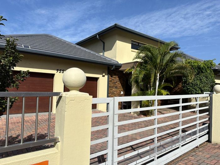 Elawini Lifestyle Estate House For Sale: Spacious living, river views, top amenities.