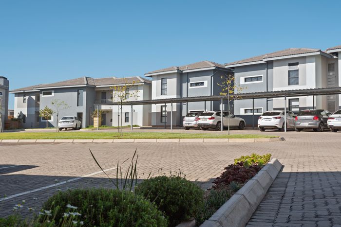 To Rent: 1-Bedroom Apartment in Thatchfield Ridge with amenities and security features.