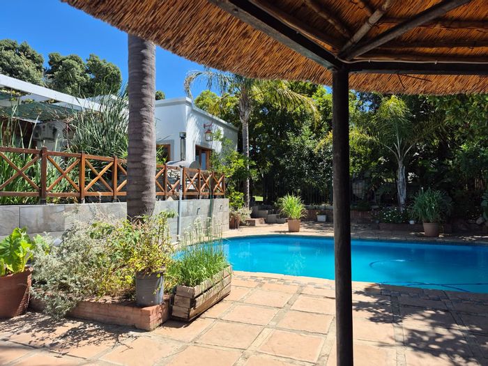 Langerug House For Sale: 5 bedrooms, garden, open-plan living, and covered parking.