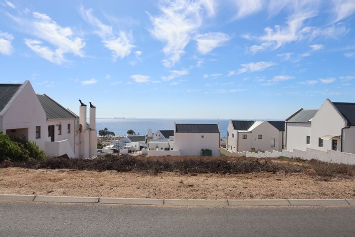 Vacant Land Residential For Sale in Da Gama Bay - 760m² with ocean views.