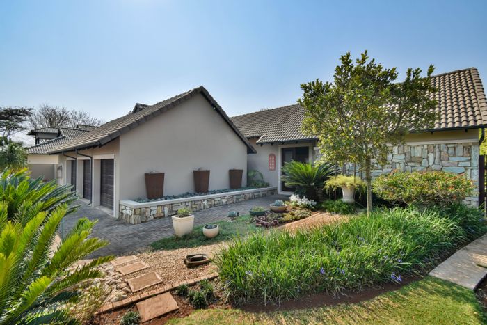 For Sale: House in Midfield Estate with 4 bedrooms, outdoor entertainment, and solar panels.
