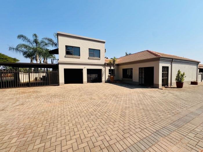 Annlin House For Sale: 4 beds, flatlet, pool, and ample parking.