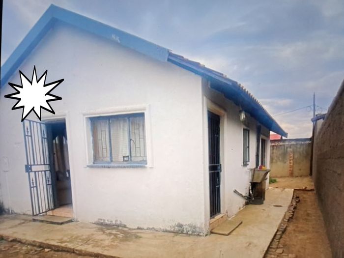 Kwa Thema House For Sale: 2 Bedrooms, Garage, Open Living Space, Family-Friendly Yard.
