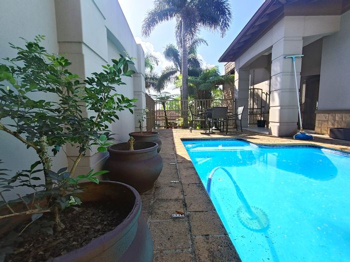 For Sale: 3-Bedroom Townhouse in Meer En See with pool, garden, and garage.