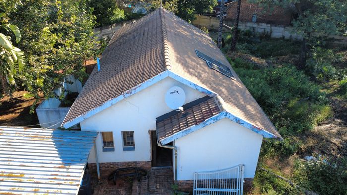 Chantelle House For Sale: 3 Bedrooms, Double Garage, Spacious 905m2 Erf.