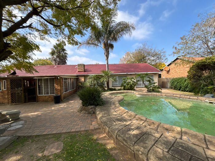 Rynfield House For Sale: Family home with business zoning and separate commercial space.