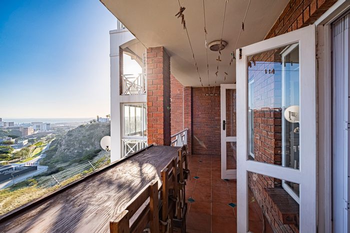 South End Apartment For Sale: 3 Bedrooms, patio, pool, parking, great location.